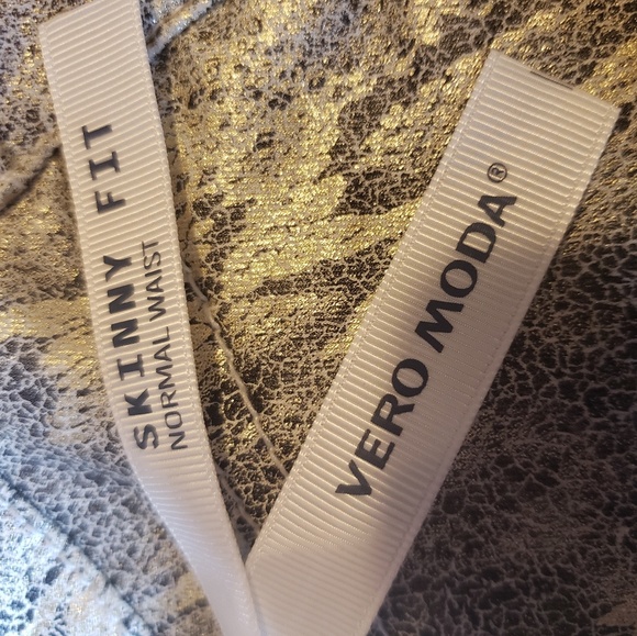 🔥2/$15 Womens Vero Moda Snakeskin skinny Pants - Picture 3 of 4